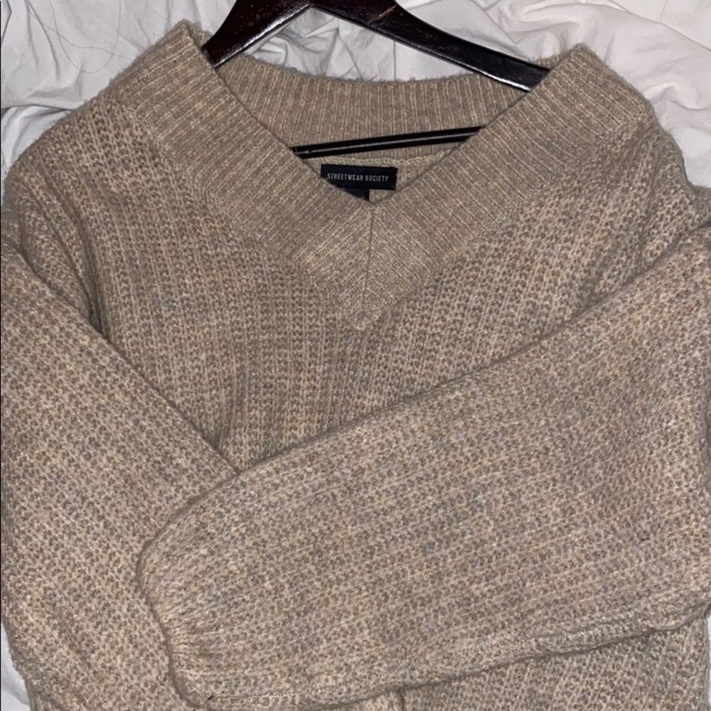 Light tan urban outfitters v-neck sweater🪐